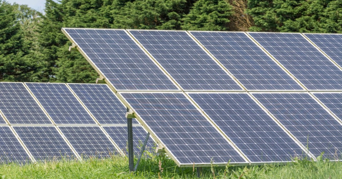 Prosumatorii români nu vor fi obligați să își instaleze baterii de stocare a energiei. Decizia a fost luată de Camera Deputaților ca for decizional Foto: Profimedia Images