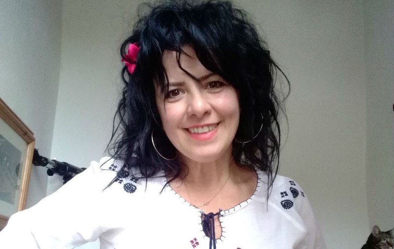 ȘTIREA MEA - Veronica Gordon din Franța: "Nu pierd nicio ocazie să îmbrac costumul nostru popular"