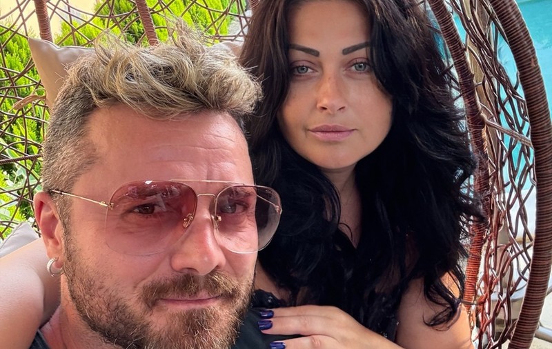 Imagini cu Gabriela Cristea în costum de baie, la plajă. Se bucură de o escapadă pe litoralul românesc alături de Tavi Clonda și fetițele lor
