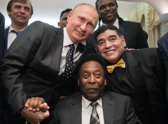 3247664 01.12.2017 December 1, 2017. Russian President Vladimir Putin, Brazilian footballer Pele and Argentine footballer Diego Maradona, from let, during the meeting of Russian President with world football stars who came to Moscow for participating in the official final draw ceremony of the 2018 FIFA World Cup. Sergey Guneev / Sputnik