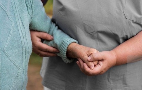 O româncă din Italia riscă închisoarea după ce bătrâna de care avea grijă a fost găsită moartă la 10 luni de la dispariție. Sursă foto: Profimedia.