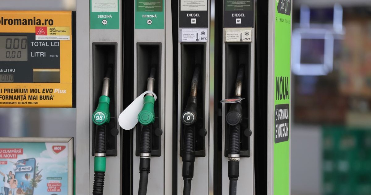 Pompele de alimentare cu carburanți dintr-o benzinărie, în București