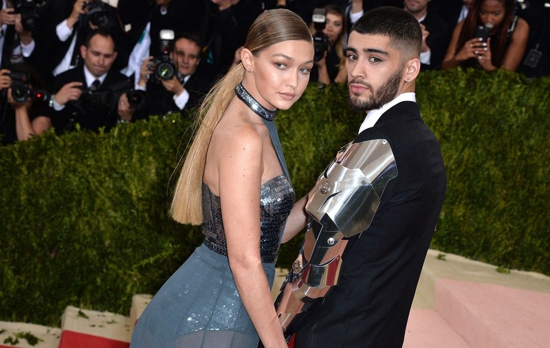 Gigi Hadid și Zayn Malik s-au despărțit la un an de când au devenit părinți. S-a zvonit că artistul a lovit-o pe mama modelului
