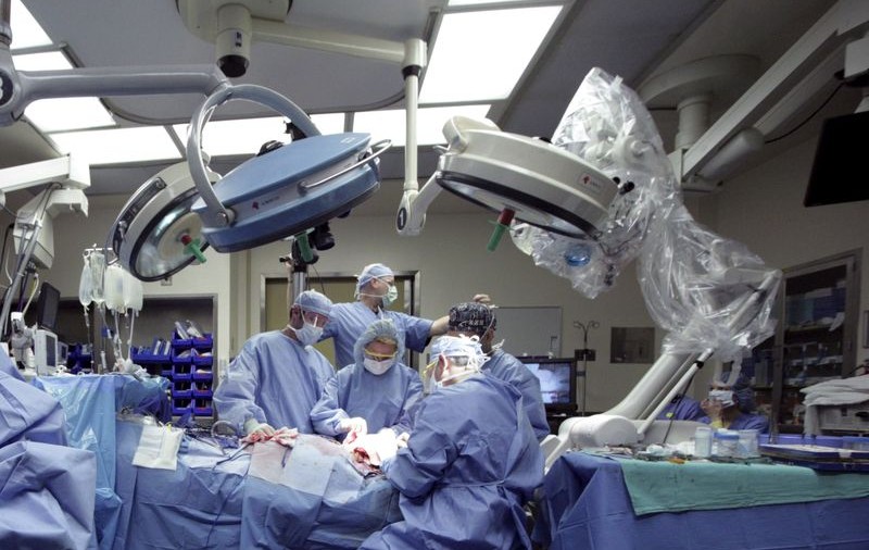 Chirurgia asistată de roboţi, în premieră la Iaşi
