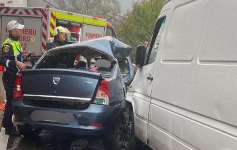 O tânără a murit, iar cinci persoane au fost rănite, într-un accident grav pe Valea Oltului. Două victime sunt în stare gravă
