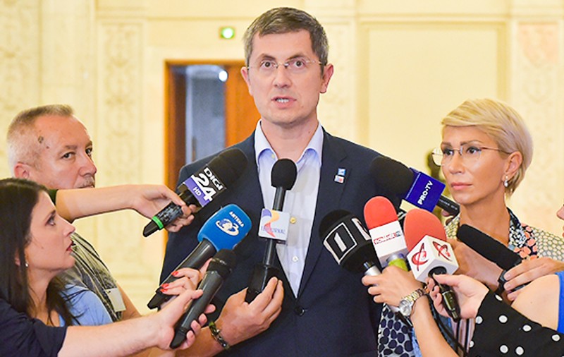 Dan Barna îi solicită președintelui Iohannis să ceară demisia cabinetului Dăncilă