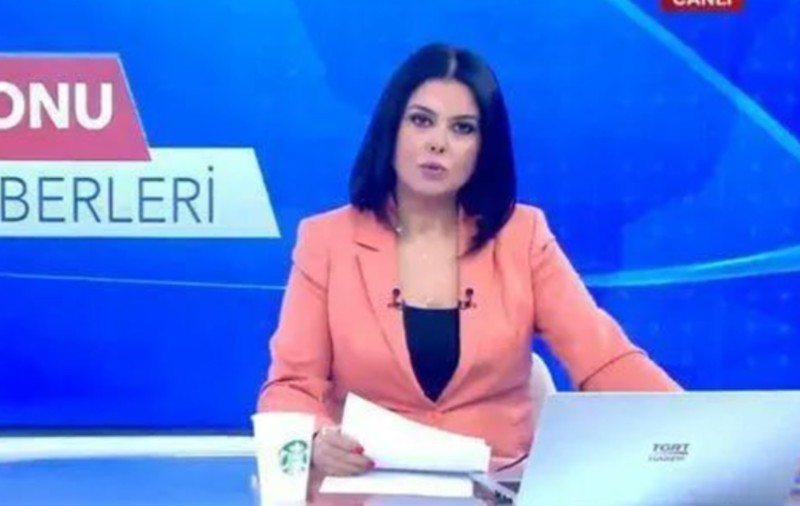 Prezentatoarea unui post de televiziune turc a fost concediată după ce a apărut la știri cu o cafea Starbucks, considerată un simbol proisraelian