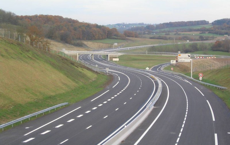 Avertisment de la specialiști: În 2018, în România încep să se construiască ”drumuri ucigașe”