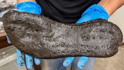 incălțări romane de dimensiuni uriașe lângă zidul lui hadrian