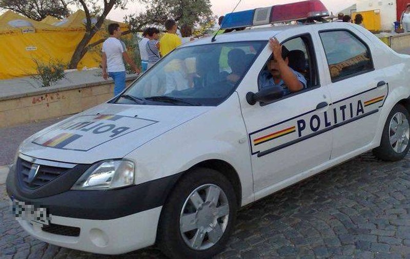 Două persoane rănite după ce microbuzul în care se aflau s-a răsturnat, pe DN1