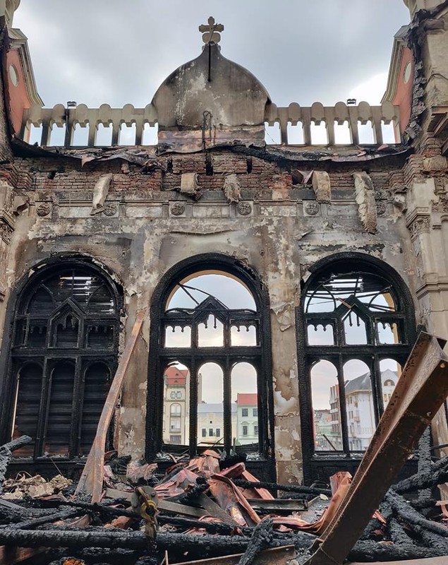Cum arată Palatul Episcopal din Oradea după incendiul devastator. Imagini din interiorul clădirii de patrimoniu, publicate de Prefectura Bihor