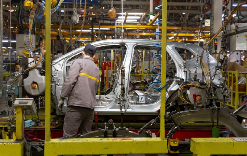 5.500 de angajați au acceptat oferta Mercedes și au plecat de bunăvoie cu plăți compensatorii de zeci de mii de euro, în Germania