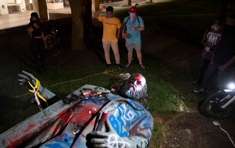 VIDEO | Singura statuie din Washington a unui general confederat a fost dărâmată de manifestanți. ”O rușine pentru țara noastră”