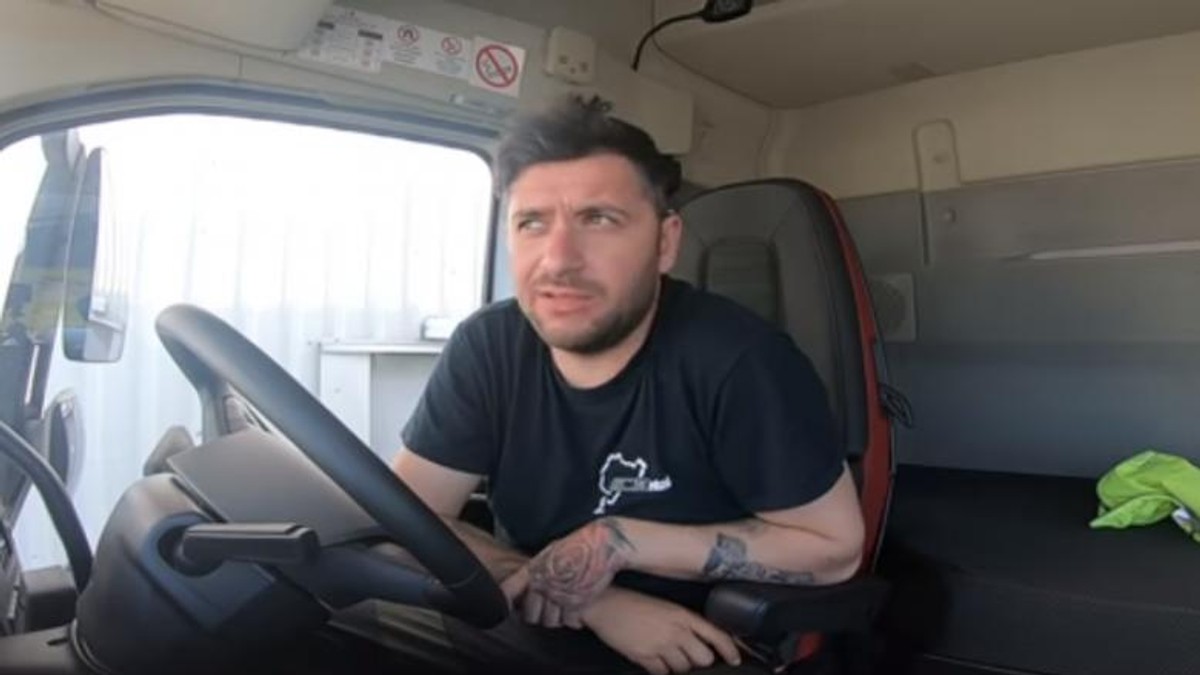 Replica genială a șoferului de TIR către viceprimarul care a zis că tiriștii „stau și învârt de volan, pentru 2.000 de euro”
