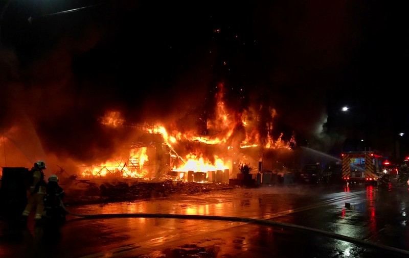 Cel puțin 46 de morți și zeci de răniți, într-un incendiu care a cuprins o clădire de 13 etaje din Taiwan