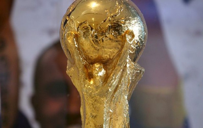 Trofeul Cupei Mondiale FIFA 2010 a sosit la Bucureşti