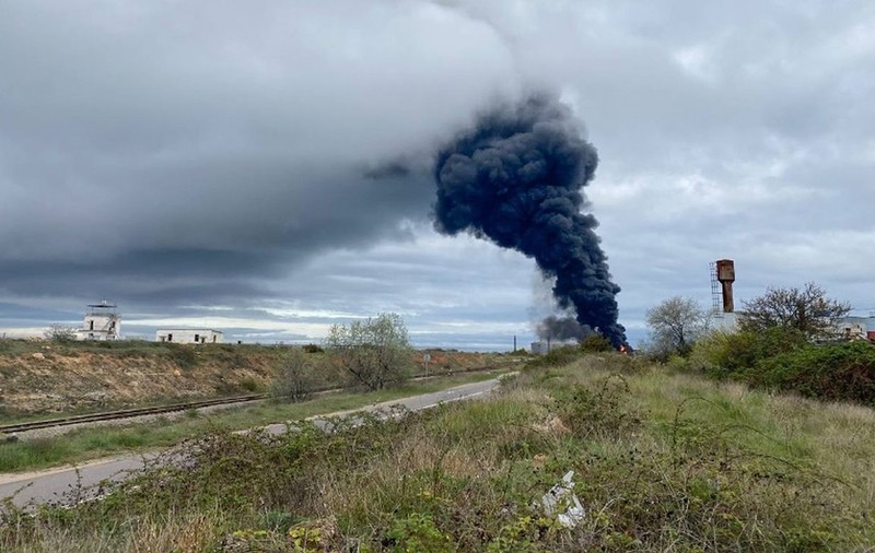 Ucraina a bombardat un depozit de petrol din Rusia și a atacat stații electrice din Crimeea ocupată și Luhansk