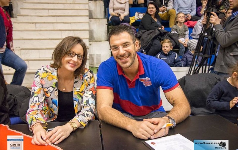Ana Maria Brânză, Virgil Stănescu și baschetbaliștii de la Steaua au împărțit o mie de cadouri la Sala Polivalentă