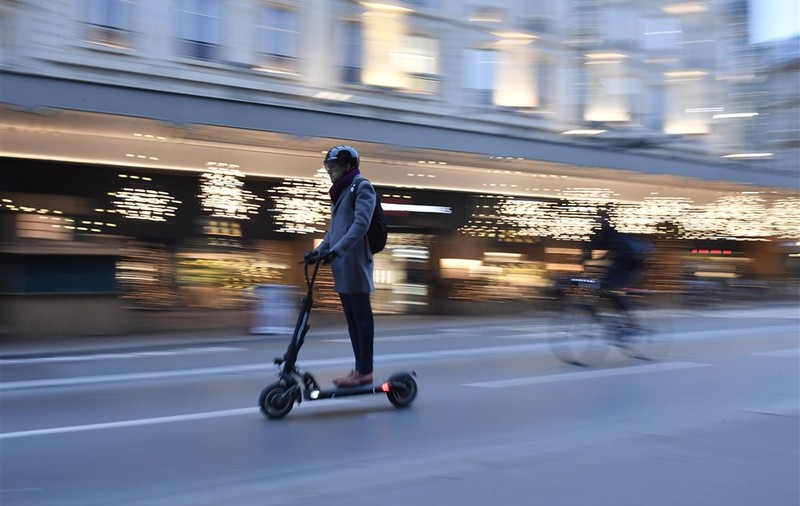 Locuitorii din Paris, chemați la vot pentru interzicerea trotinetelor electrice