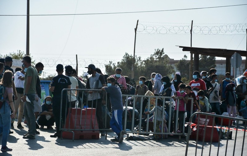 Focar uriaș de COVID într-o tabără de refugiați din Grecia. 243 de imigranți au fost infectați