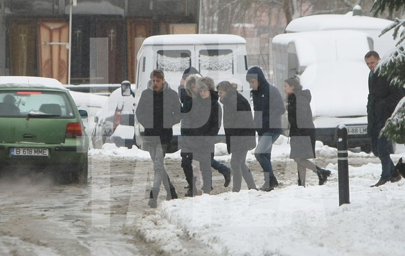 FOTO EXCLUSIV/ Familia lui Andrei Gheorghe a ajuns la IML. Imagini emoționante cu cele mai importante persoane din viața omului de radio