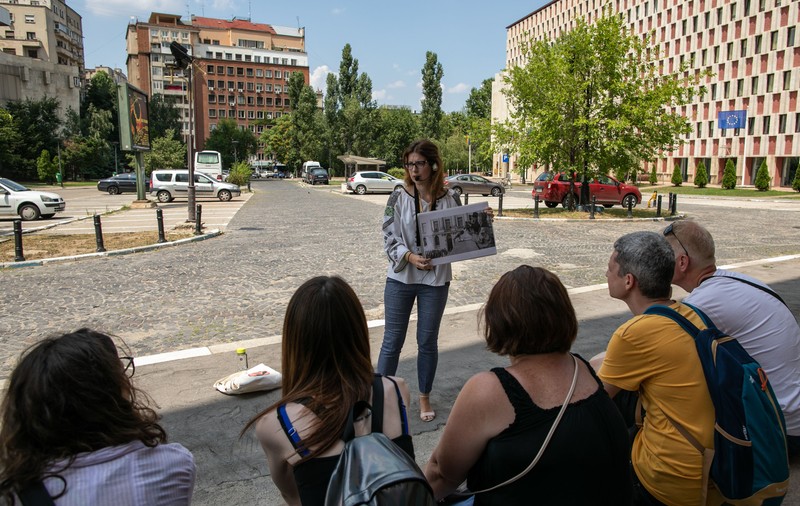 Voluntarii fac tururi de Centru Vechi pentru străini. Libertatea a fost să vadă cum se desfășoară o astfel de plimbare gratuită