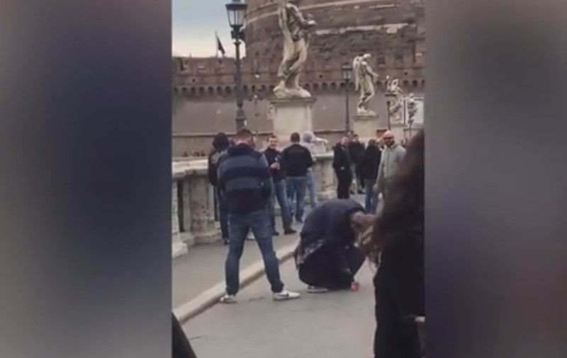 Cerșetoarele umilite de fanii lui PSV Eindhoven erau românce: „Un spectacol degradant!” / VIDEO