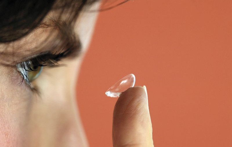 Lentile de contact care îşi schimbă culoarea pentru avertizarea diabeticilor