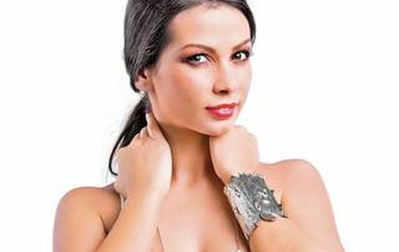 Vocea României. Nicoleta Luciu nu se lasă şi loveşte din nou înspre pulsul telespectatorilor. VEZI CE DECOLTEU A EXPUS VEDETA