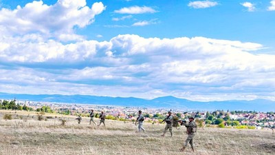 Soldați pe câmpul de instrucție