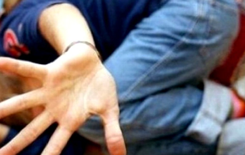Un elev din Iași, bolnav de epilepsie, ar fi fost lovit cu rigla pentru că nu a terminat 10 exerciţii la matematică