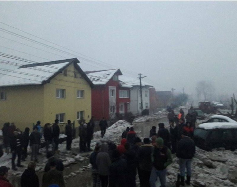 Inundații în județul Bistrița-Năsăud. Zeci de gospodării și mai multe drumuri, măturate de ape după topirea gheții