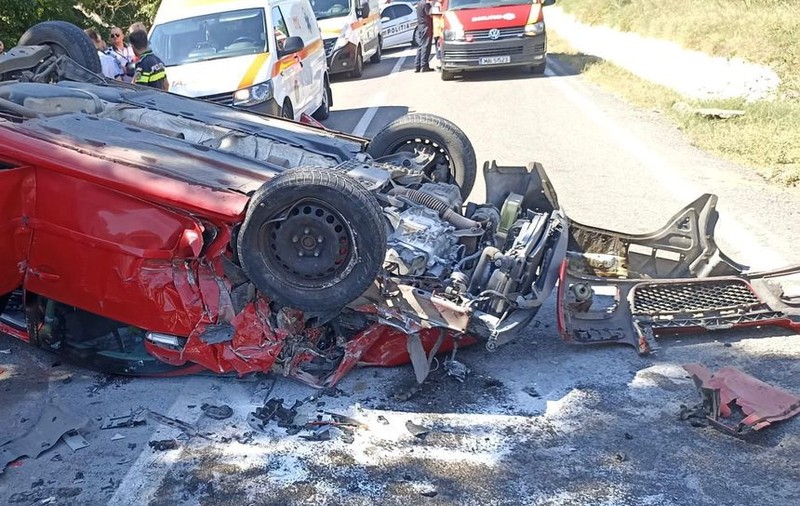 Nouă victime în urma unui accident în care au fost implicate trei mașini, în Tulcea