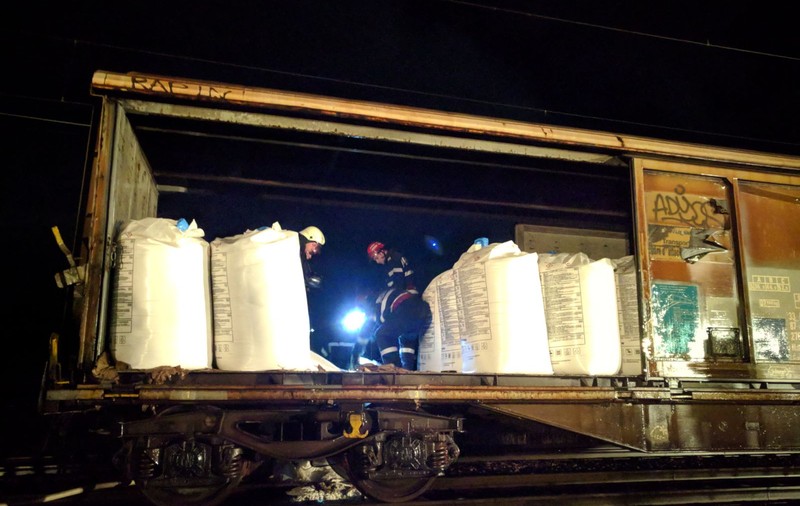 De la ce a izbucnit incendiul la trenul încărcat cu două mii de tone de azotat de amoniu