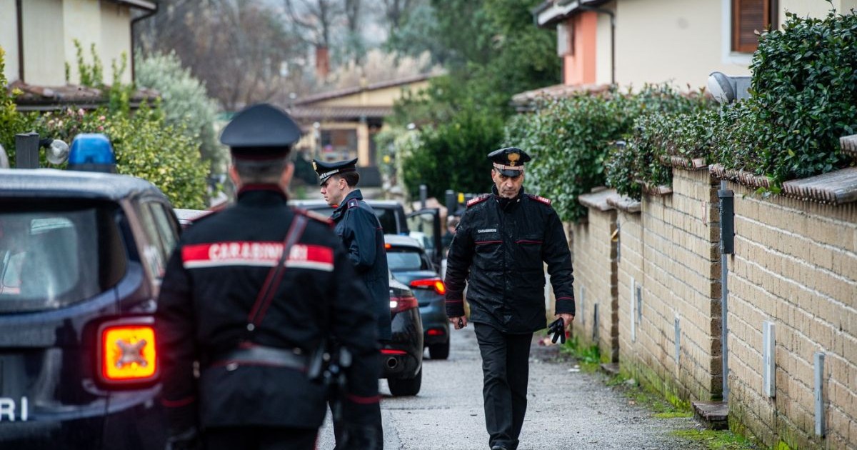 Mai mulți carabinieri se află pe o stradă din Roma, 28 ianuarie 2026
