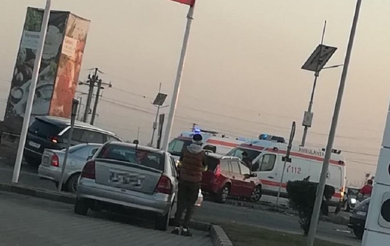 Carambol cu trei mașini, pe centura de vest a Ploieștiului. Doi germani au fost răniți
