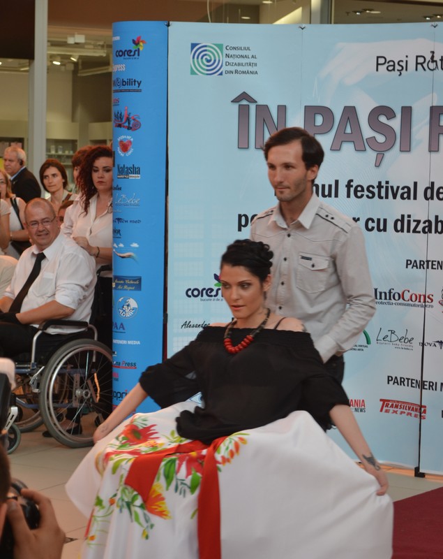 Prezentare de modă în scaunele cu rotile | GALERIE FOTO