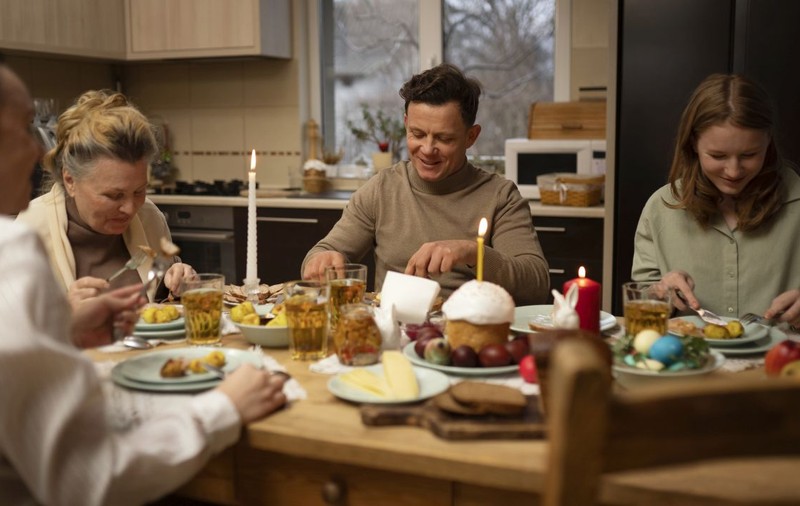 Ce cred românii despre mâncarea gătită acasă. Studiul care spune adevărul despre mesele luate în familie la noi în țară în perioada Paștelui