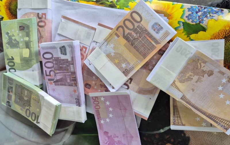 Captură-record de bancnote contrafăcute la Constanța: peste 960 de milioane de euro falși au fost găsiți în cutii