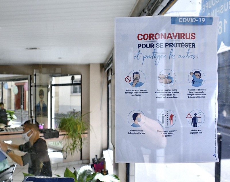 Imagini din frizeriile pariziene, redeschise după o pauză de 55 de zile