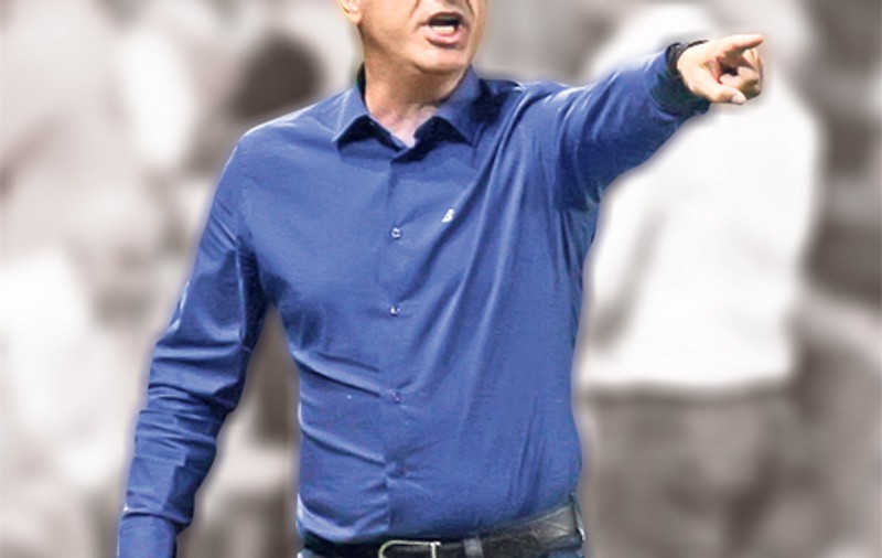 Demis în august de la CFR Cluj, antrenorul Mircea Rednic s-a refugiat în Belgia: «M-am săturat de România!»