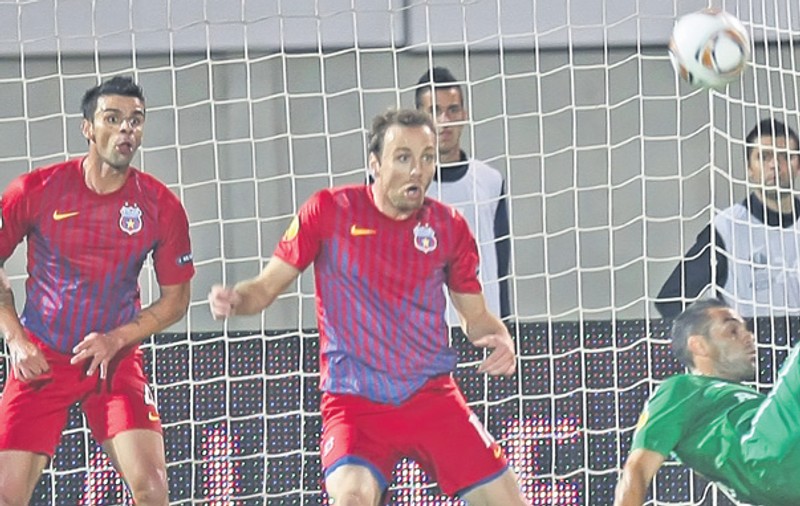 Exclusiv | După dezastrul de la Haifa, 0-5 cu Maccabi, Helmuth Duckadam, directorul de imagine al Stelei, îi cere patronului să facă ordine la echipă: "Gigi, rupe pisica-n două!"