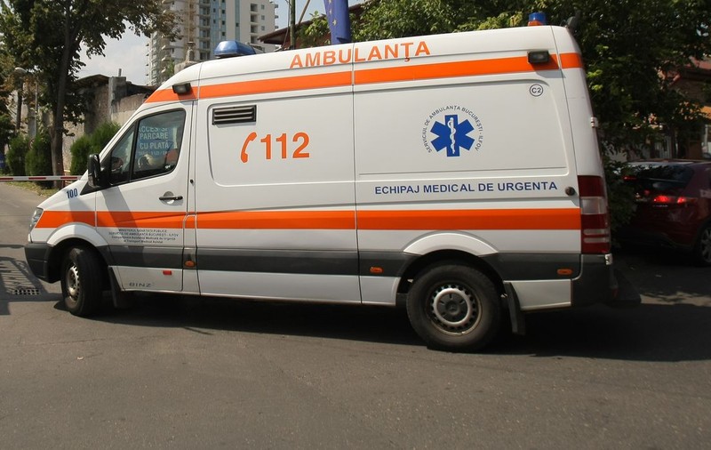 Doi copii din Bistriţa-Năsăud au fost loviţi de o maşină în timp ce se îndreptau spre şcoală
