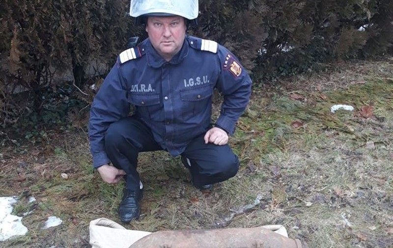 Bombă de aviație, descoperită lângă o fostă balastieră din Prahova