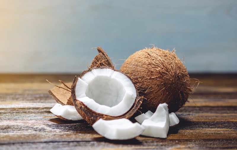Nuca de cocos - ce beneficii are și cum se consumă. Rețete cu nucă de cocos