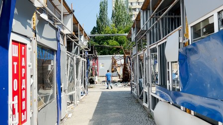 Peisajul din piața de lângă stația „Eroii muncii"