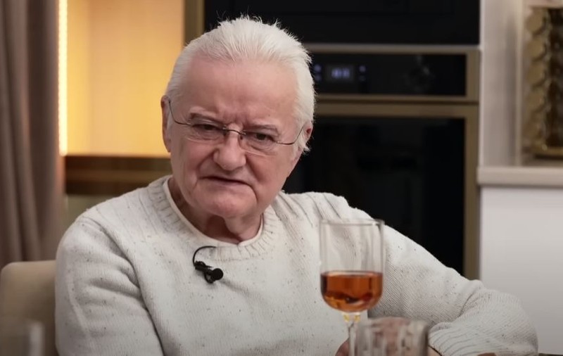 Irinel Columbeanu a răbufnit, după ce i s-a reproșat că se face de râs cu aparițiile sale: „Ramolit ești tu, amărășteanule”