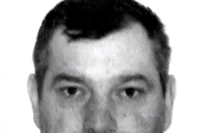 Bărbatul din Neamț care și-a înjunghiat soția și socrii a fost prins