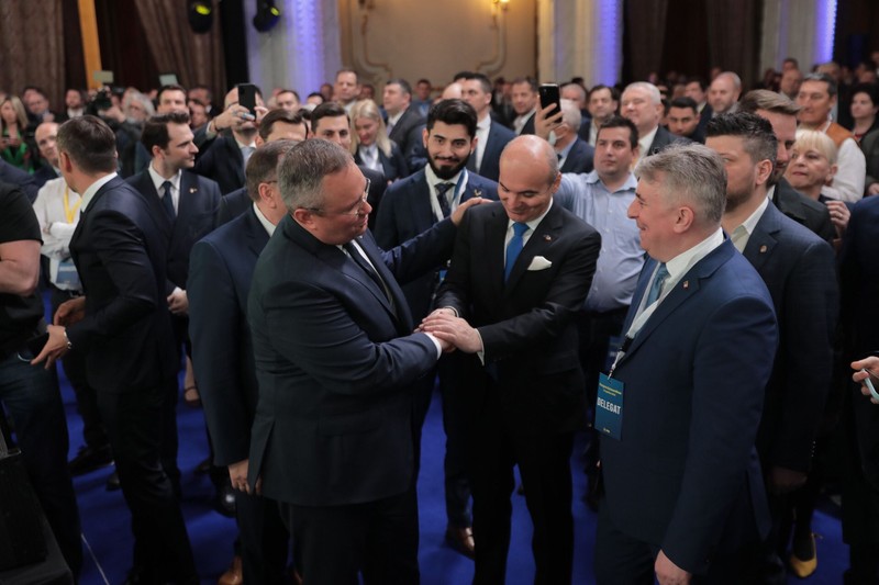 Nicolae Ciucă, încântat de susținerea din partid. Îi mulțumește lui Rareș Bogdan pentru laudele aduse pe scenă