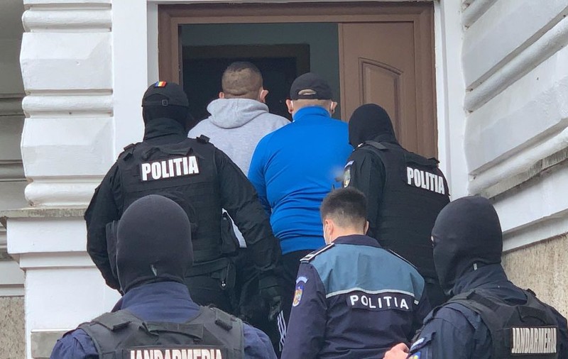 Cum acționa un clan de interlopi din Piatra Neamț: „Ne-a ameninţat că ne dă foc şi o să ardem precum câinii”